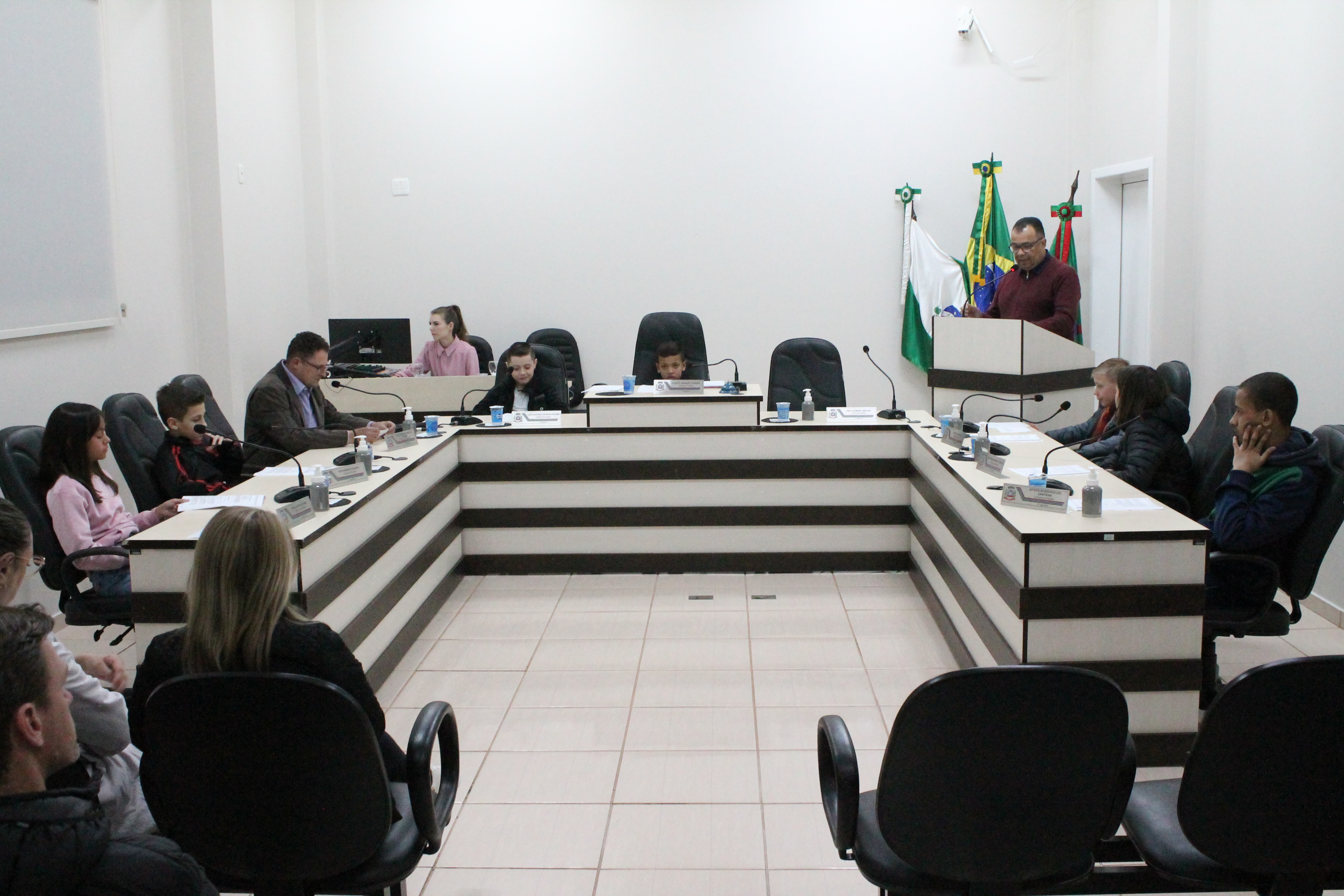 4ª Sessão da Câmara Mirim: vereadores mirins apresentam 12 propostas