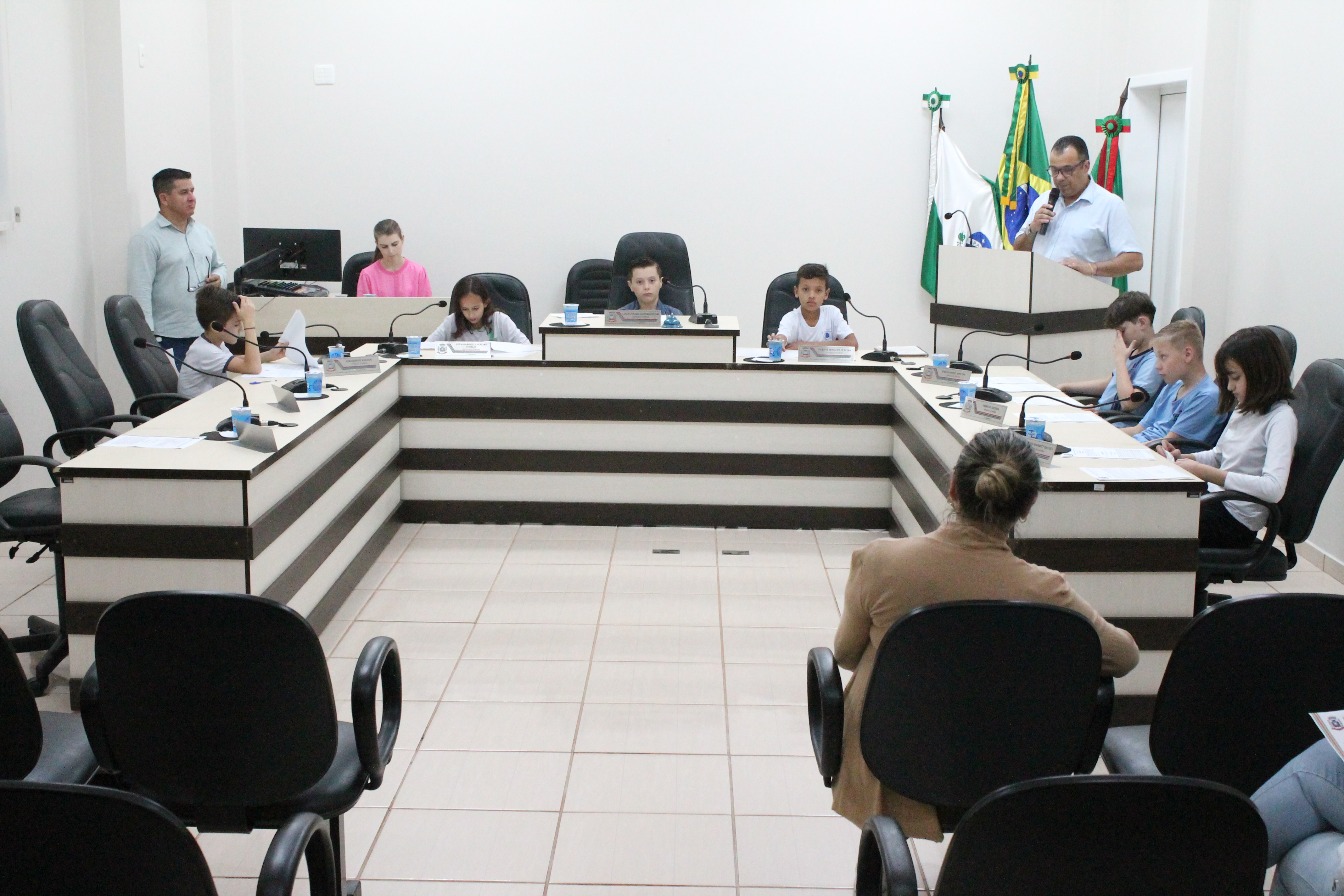 5ª Sessão da Câmara Mirim: vereadores mirins apresentam 13 propostas