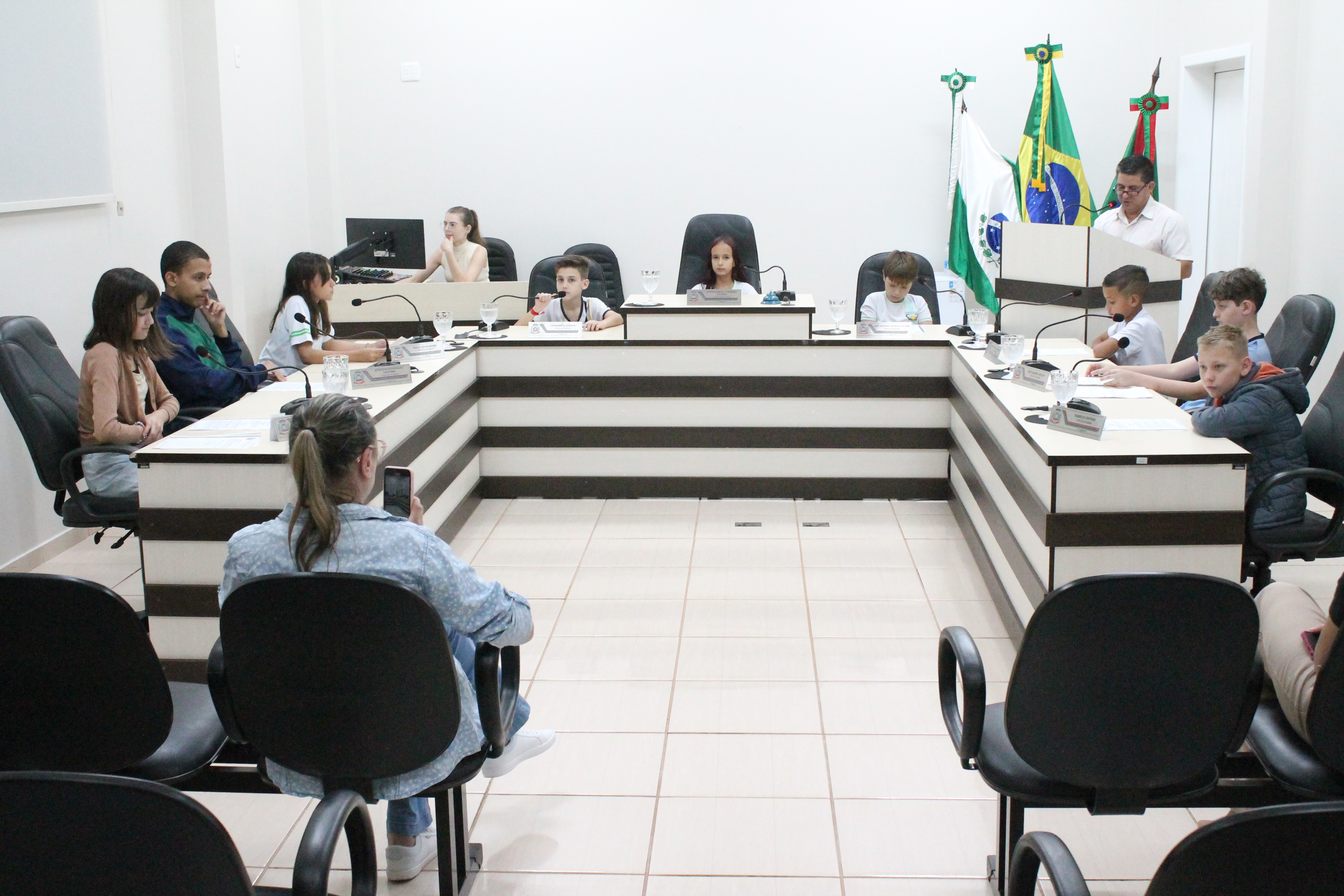 6ª Sessão da Câmara Mirim: vereadores mirins apresentam 09 propostas