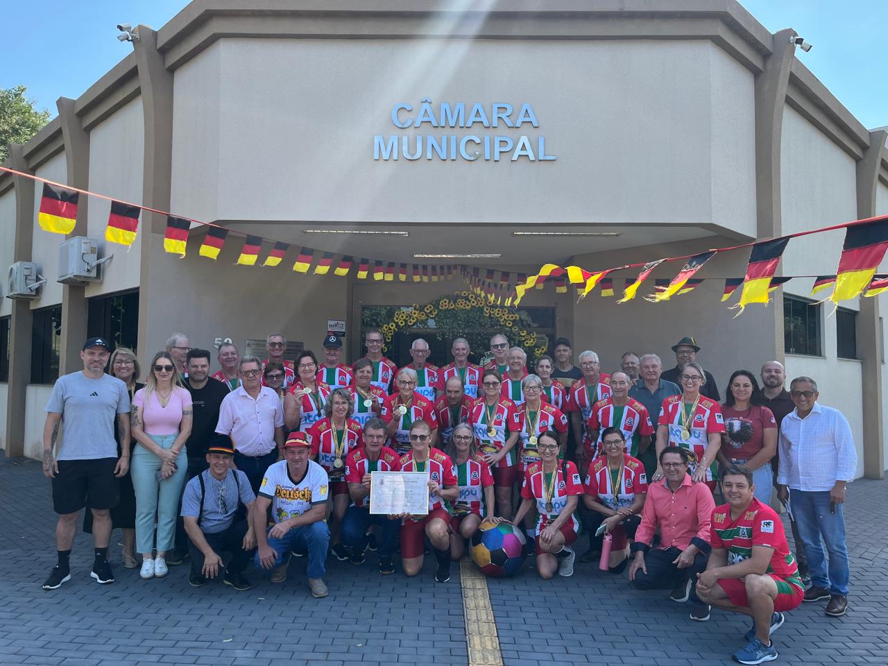 Câmara de Missal entrega Moção de Aplauso a atletas da melhor idade   