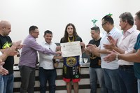 Câmara de Missal entrega Moção de Aplauso ao atleta Cauã Knorst