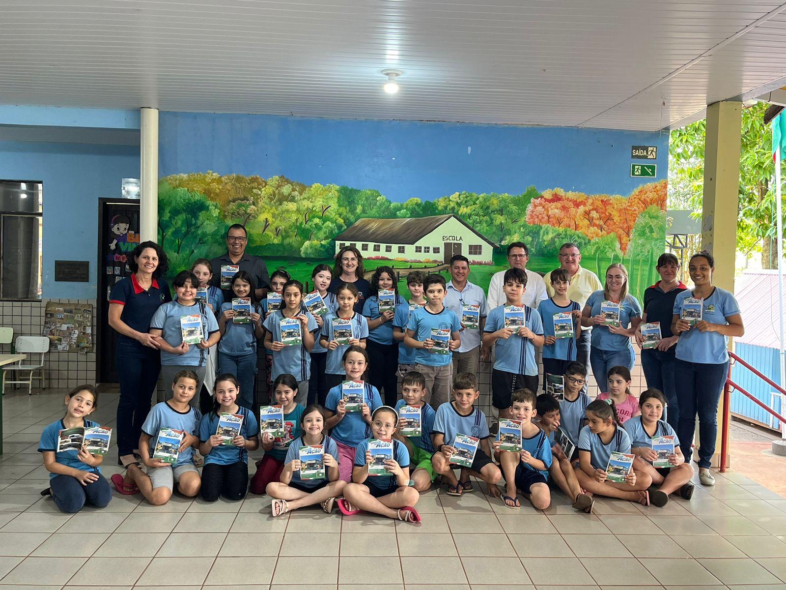 Câmara de Missal promove ação educativa com entrega de gibis “Câmara em Ação” nas escolas