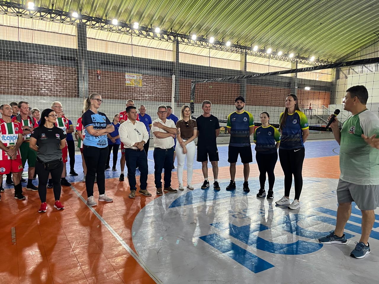 Câmara de Vereadores prestigia Torneio de Vôlei Câmbio da Terceira Idade em Missal