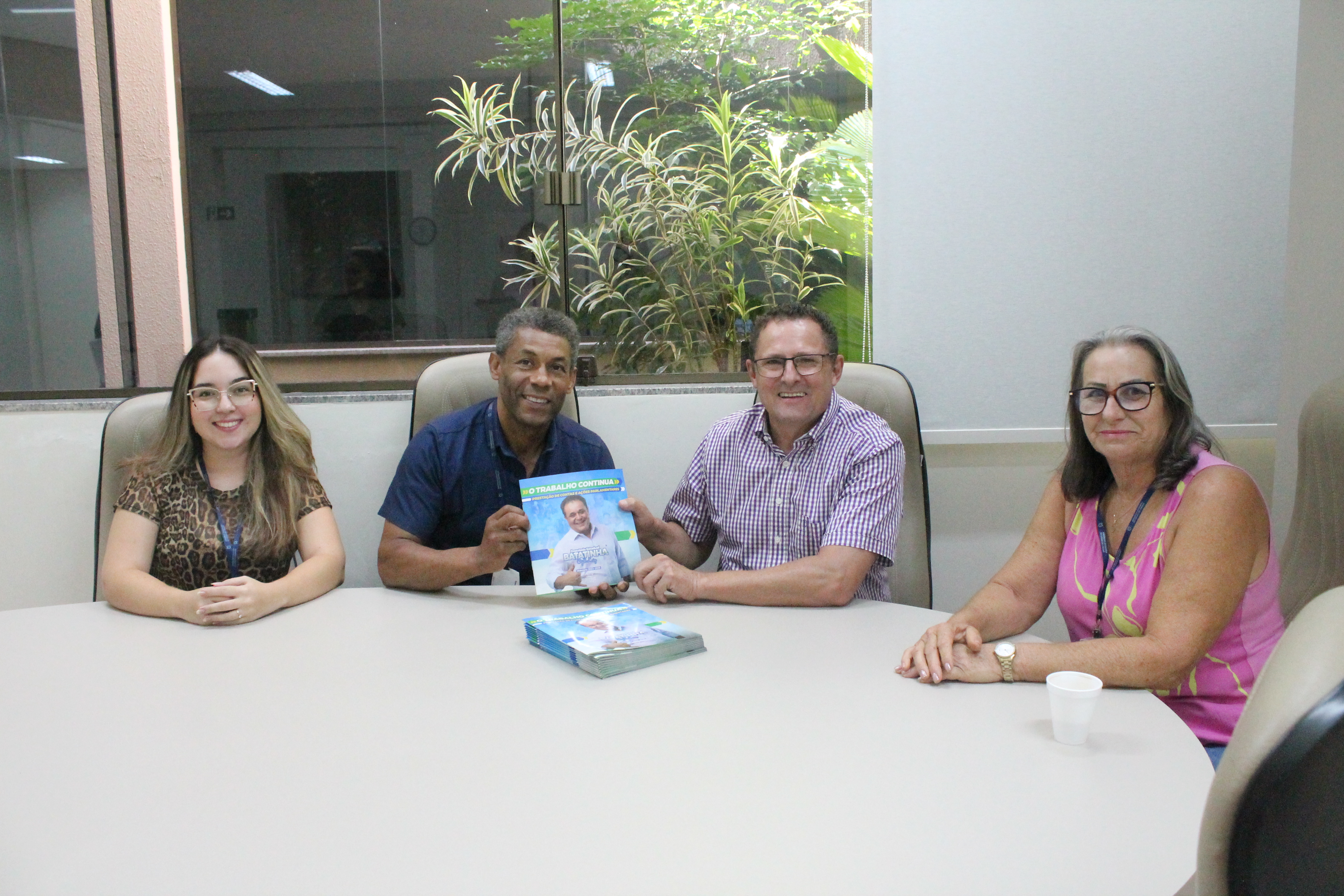 Câmara municipal recebe visita dos assessores do deputado estadual Batatinha.