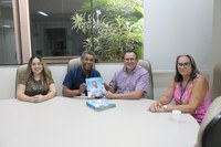 Câmara municipal recebe visita dos assessores do deputado estadual Batatinha.