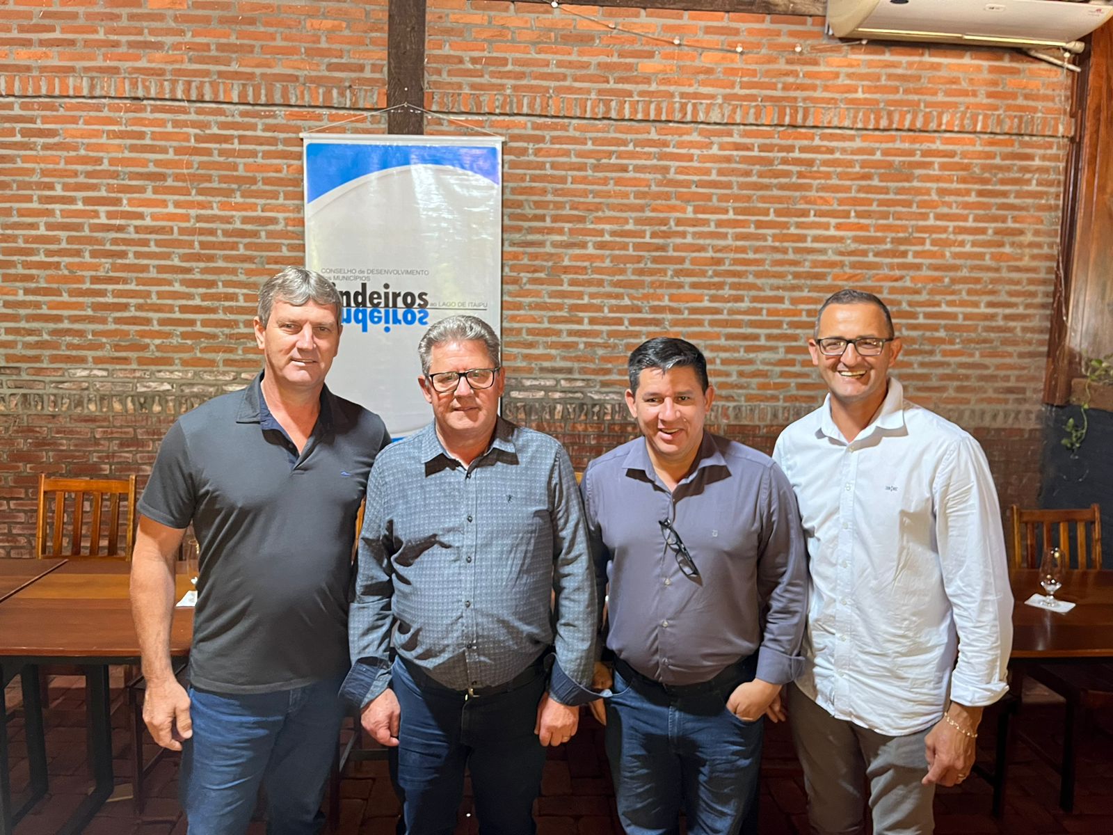 Missal presente na Assembleia Geral Ordinária (AGO) dos Municípios Lindeiros ao Lago de Itaipu