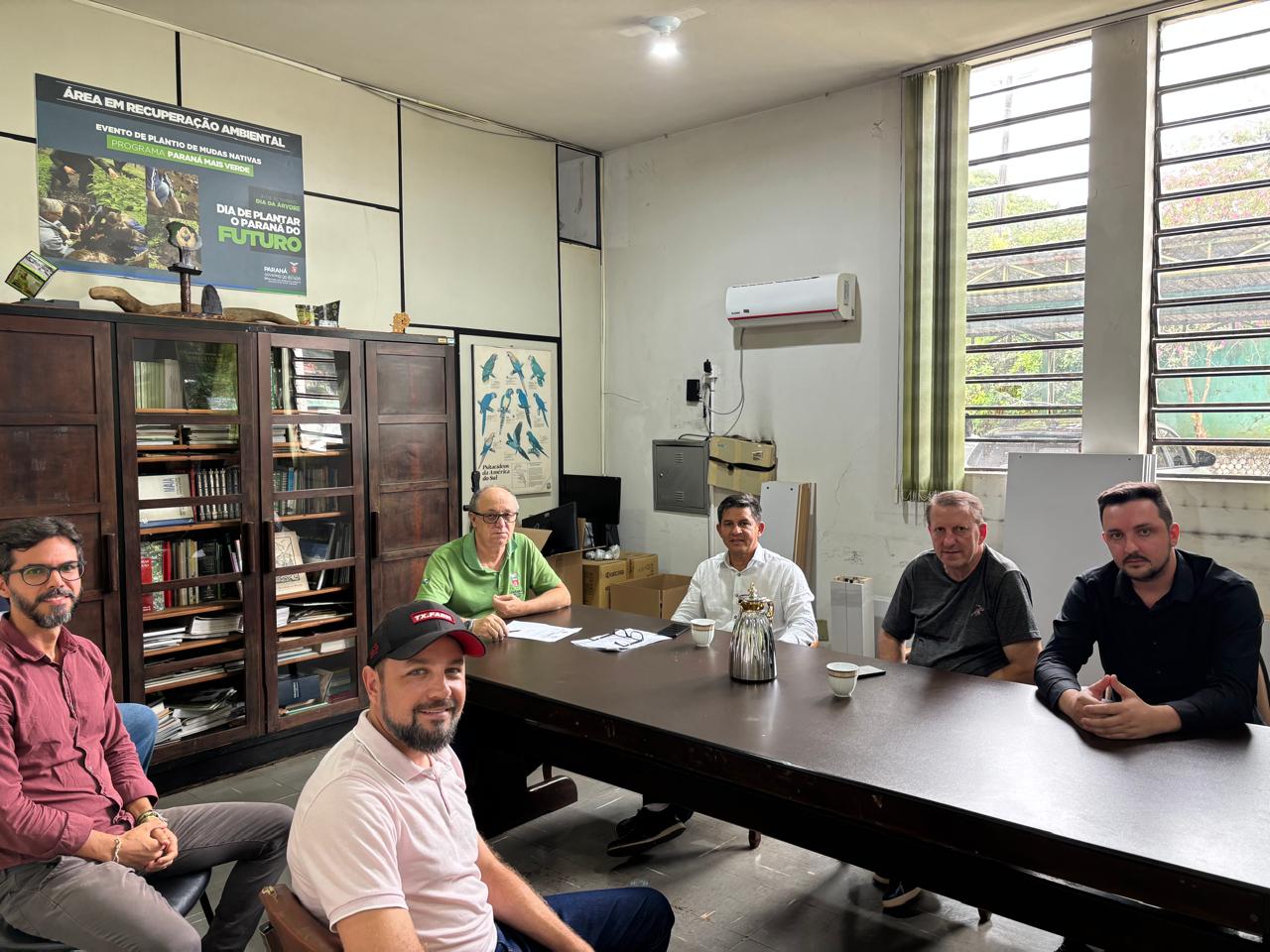 Representantes de Missal cumprem agenda no IAT para tratar de demandas relacionadas às cascalheiras   