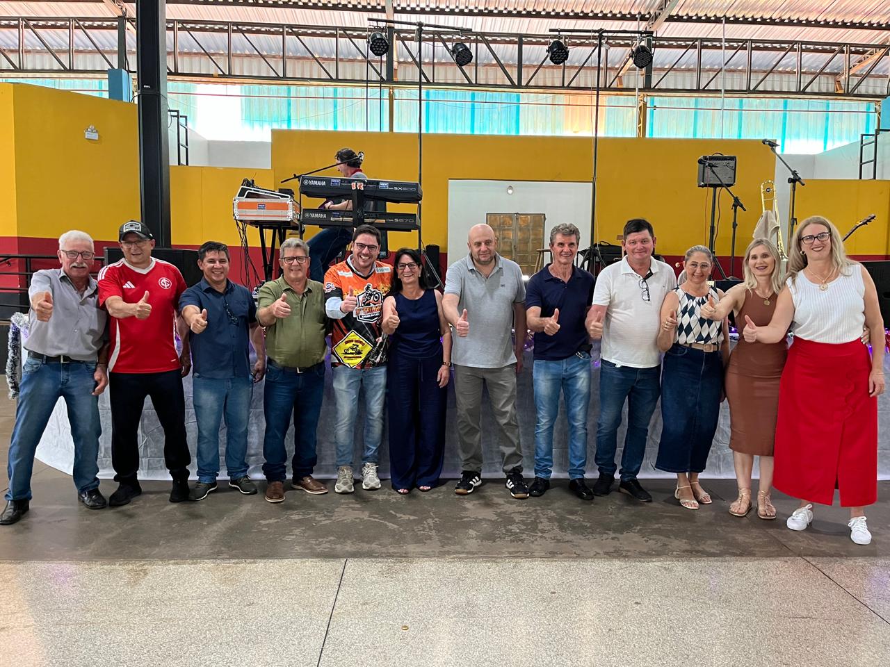 Vereadores participam do almoço de encerramento da Melhor Idade em Missal