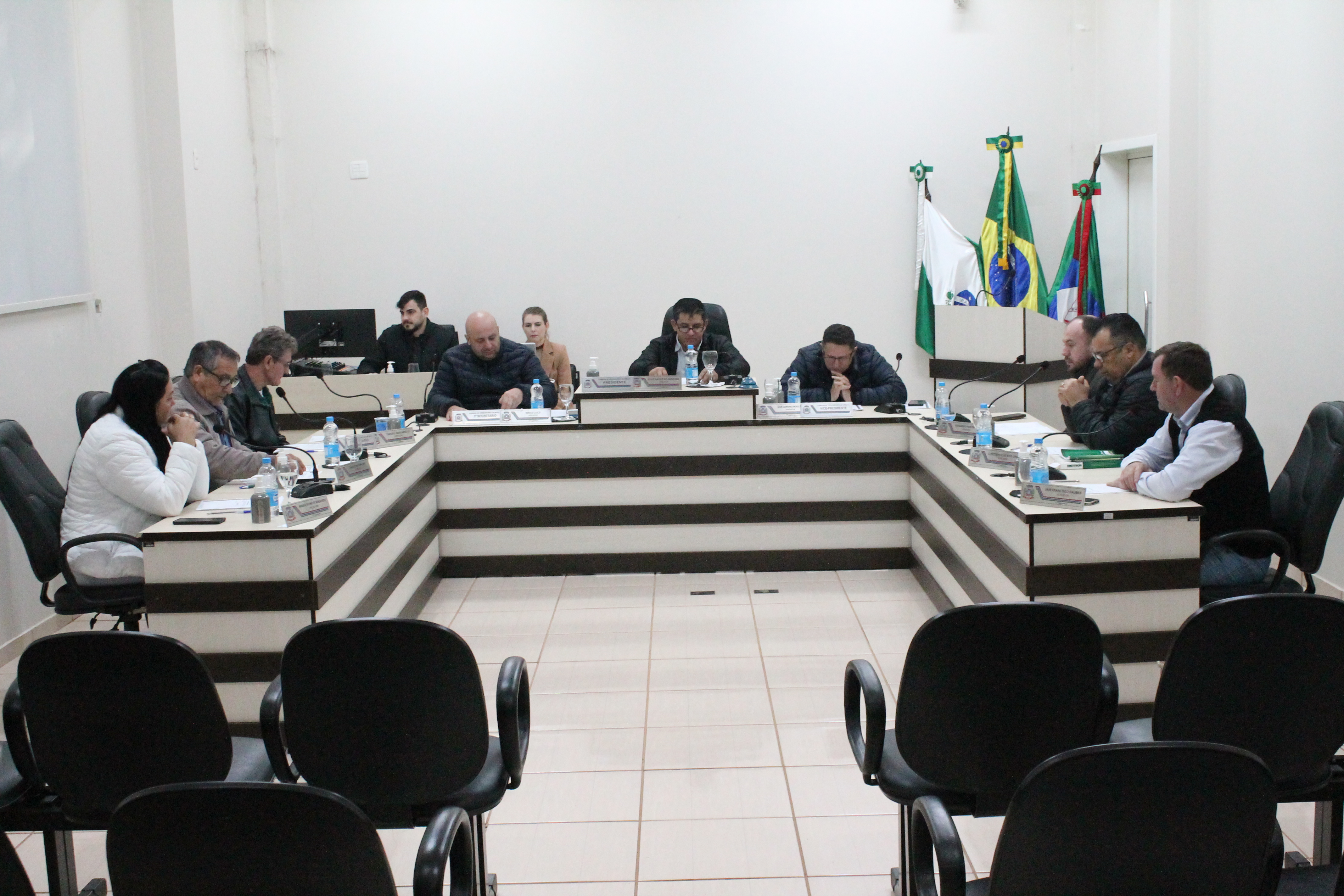 Vereadores realizam 8ª Sessão Extraordinária.