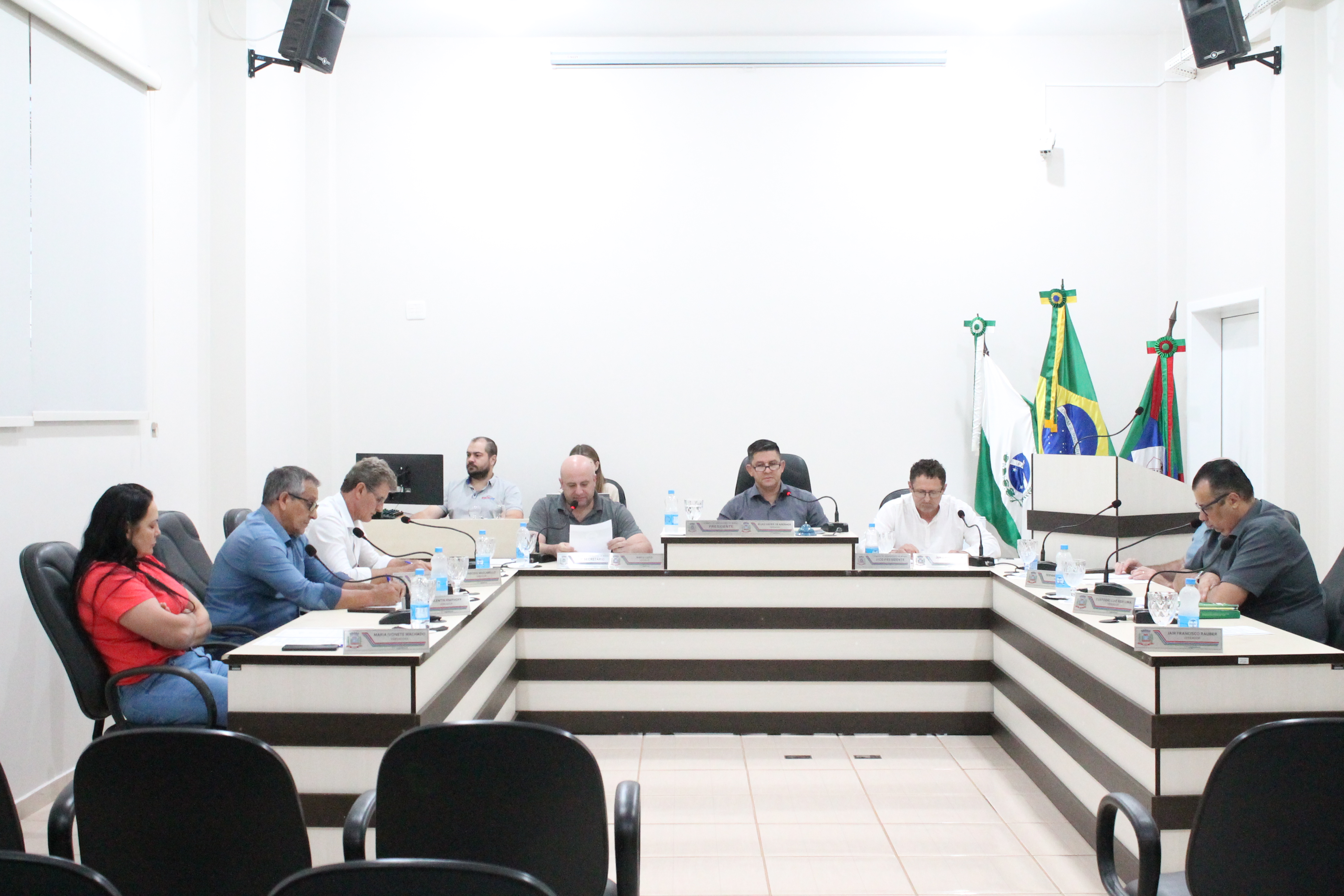 Vereadores realizam a 37ª Sessão Ordinária do Segundo Período Legislativo de 2025 e aprovam projetos