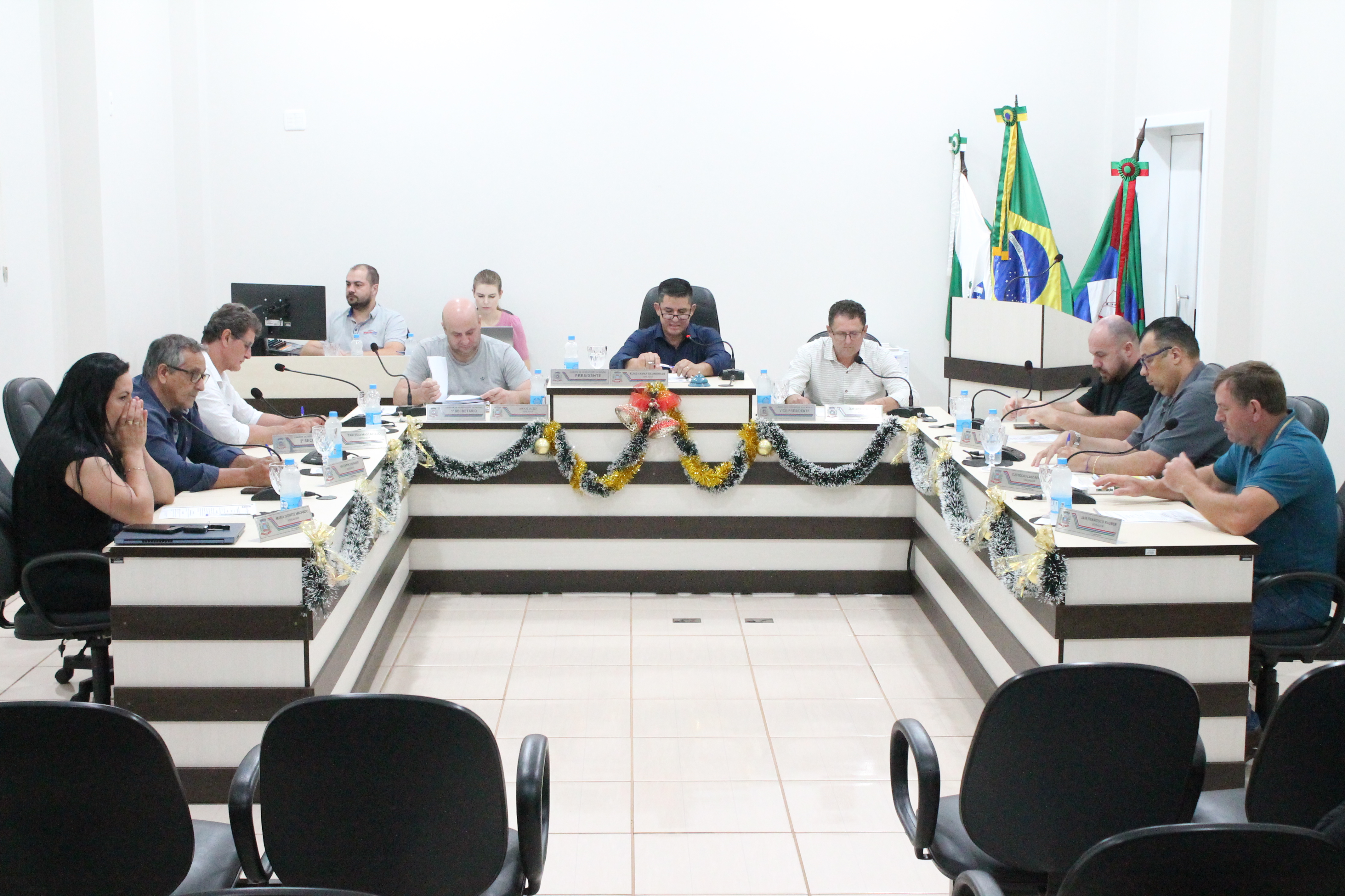 Vereadores realizam a 42ª Sessão Ordinária do Segundo Período Legislativo de 2025