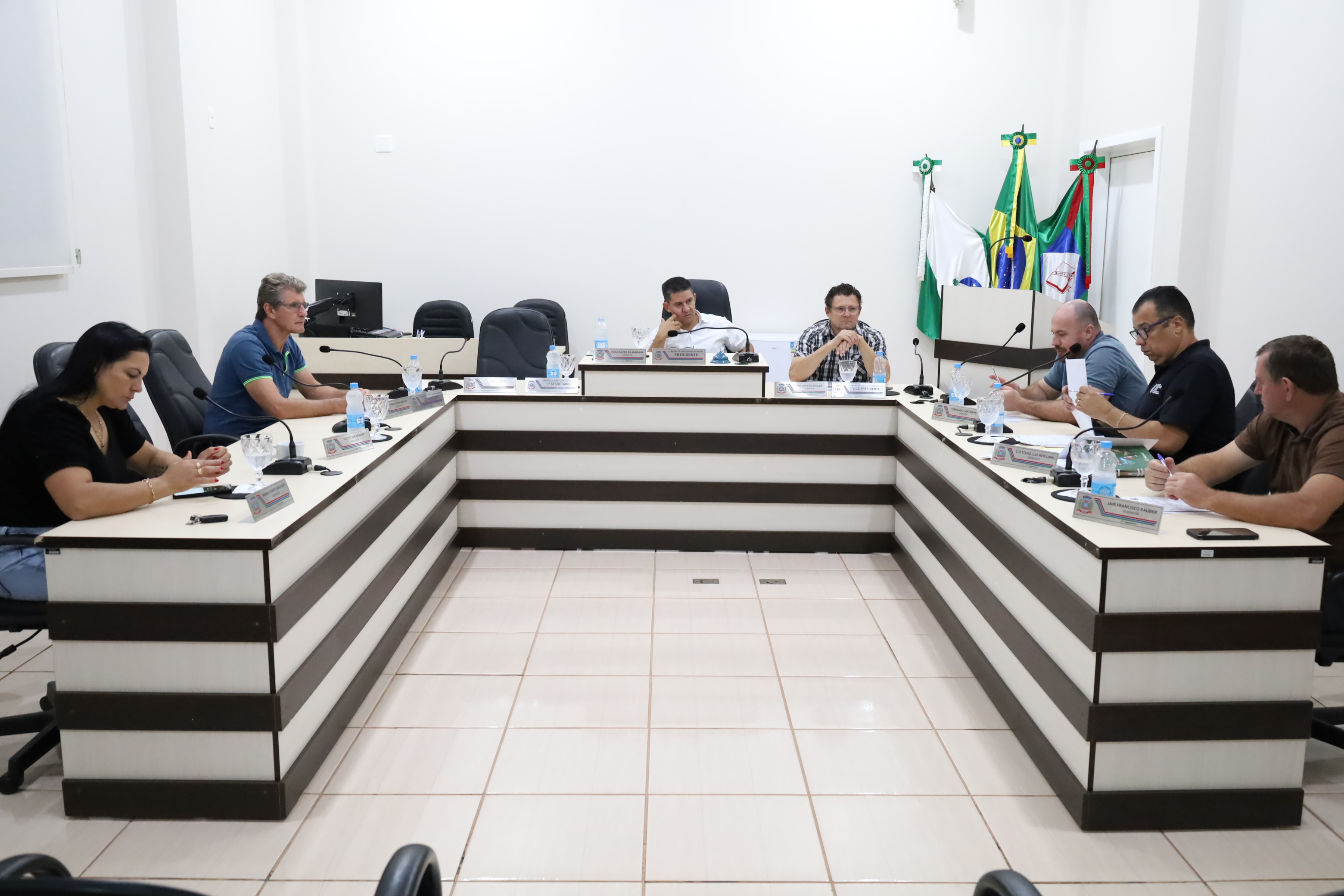 Vereadores realizam reunião das comissões e debatem projeto