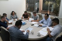 Vereadores realizam reunião das comissões e debatem projeto.