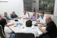 Vereadores realizam reunião das comissões e debatem projeto.