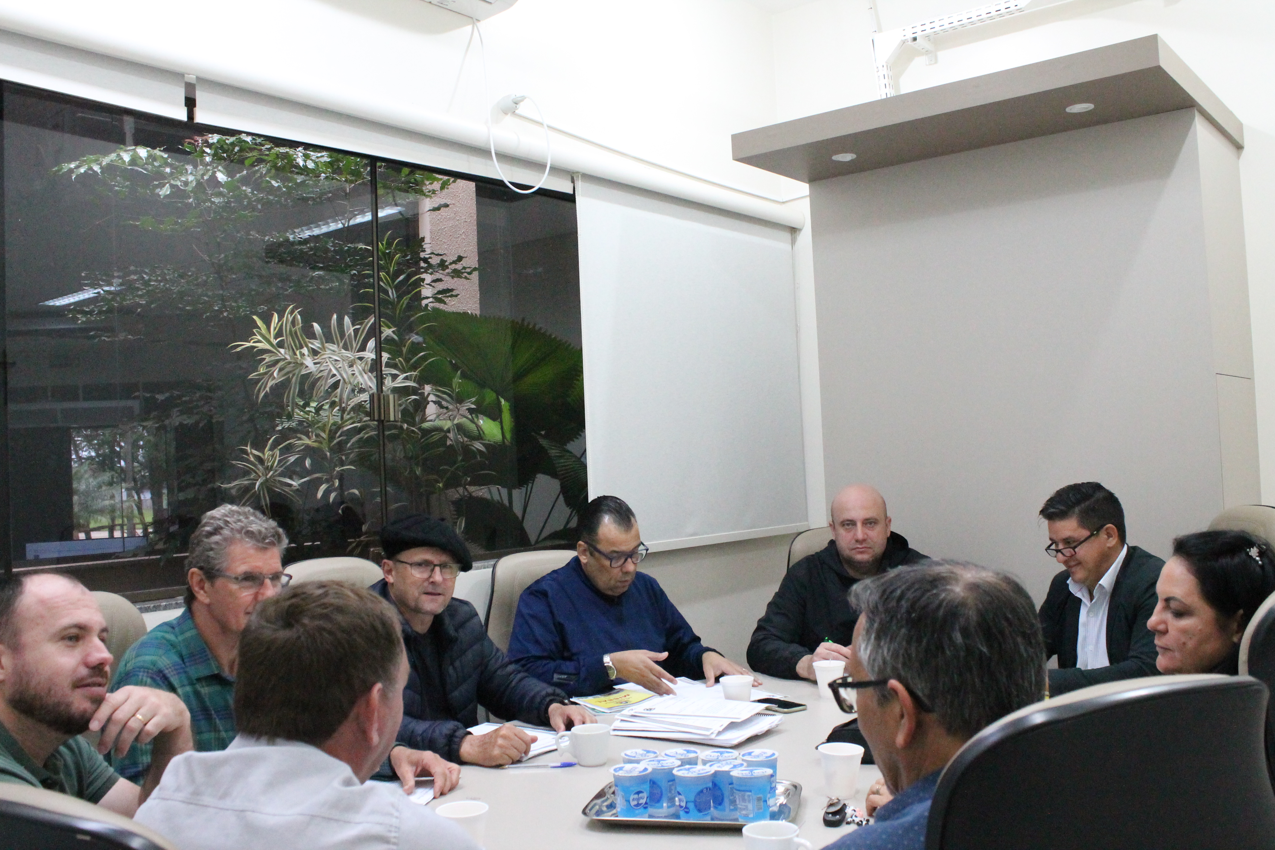 Vereadores realizam reunião das comissões e debatem projeto.