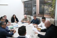 Vereadores realizam reunião das comissões e debatem projeto.