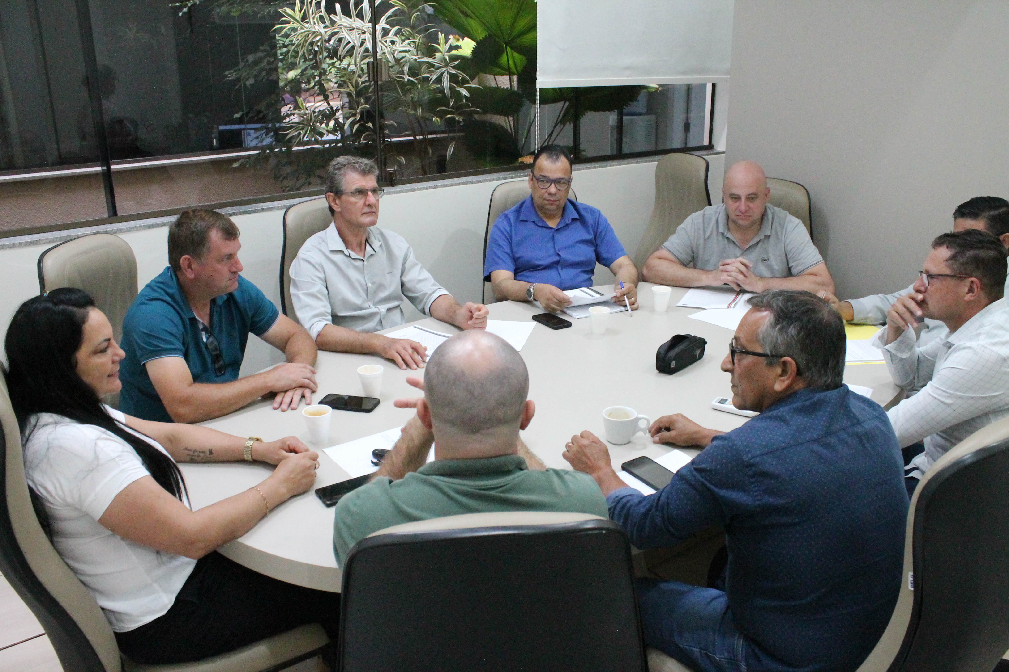 Vereadores realizam reunião das comissões e debatem projeto.