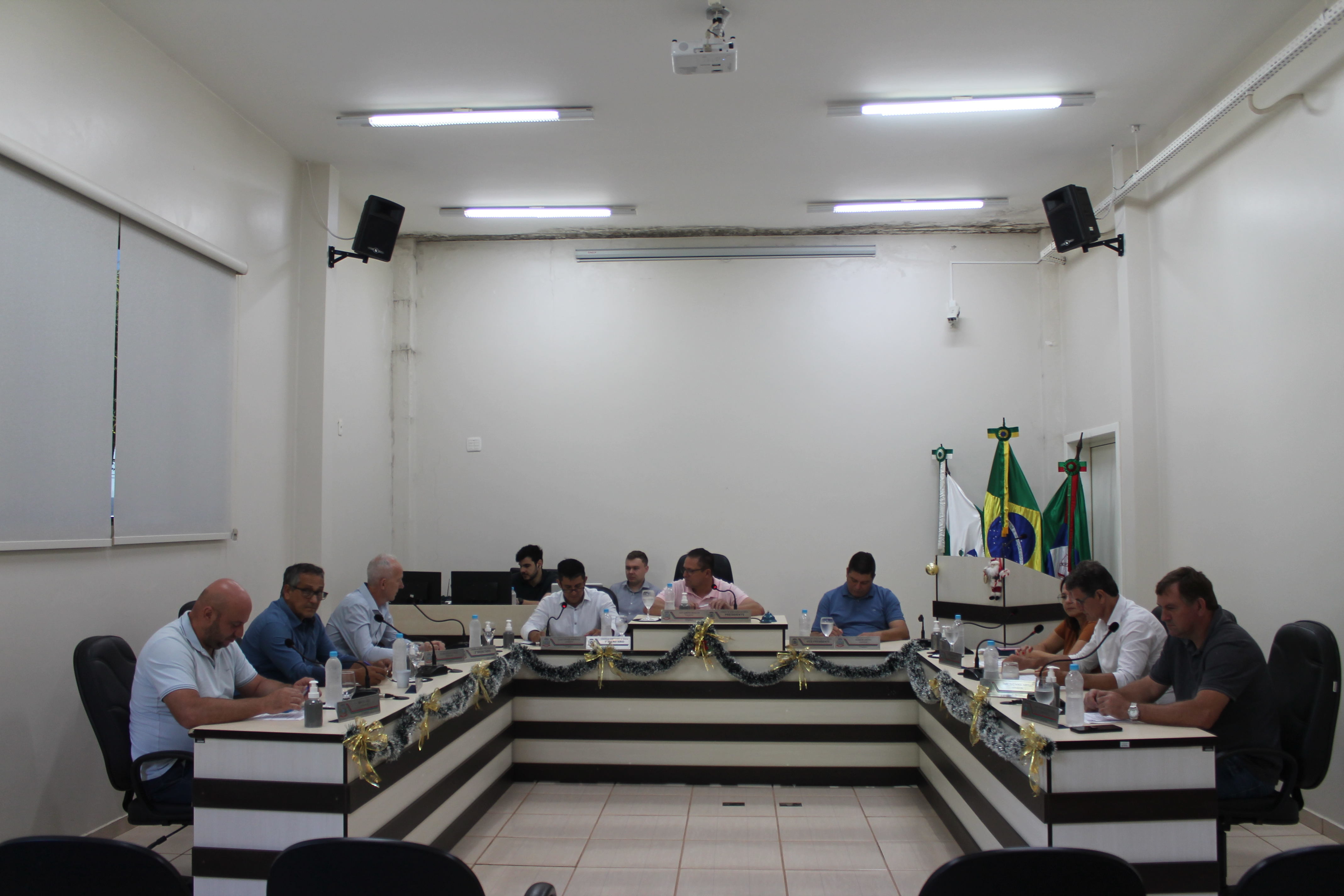 Vereadores realizam 18ª Sessão Extraordinária do ano de 2024